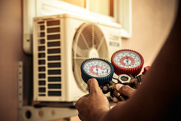 Professional Hvac technician working in Crete, IL
